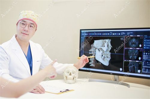 林宗宇是韩国专门的轮廓手术医生.jpg