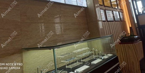 合肥源森植发美容整形外科诊所器械展示区