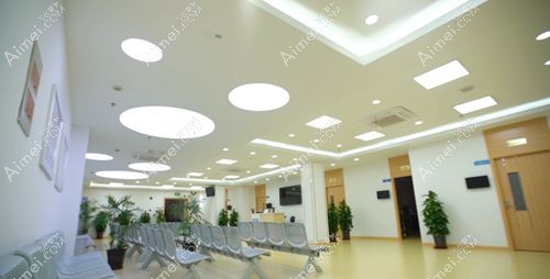 上海和平眼科是民营性质的医院