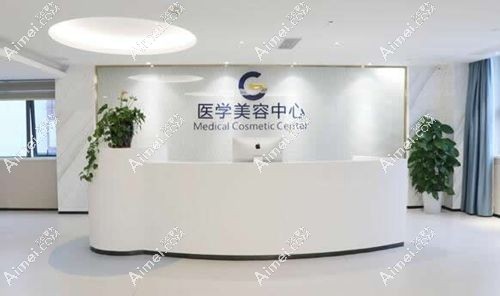 余文林是唇裂专门医生