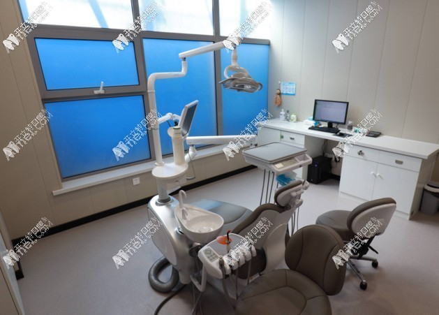 大连牙元素口腔门诊部