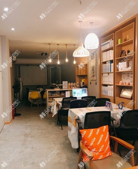 重庆艾微笑口腔诊所渝北两江春城店