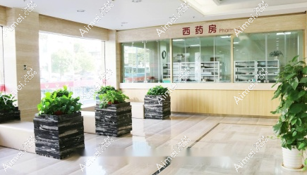 上海健桥医院疤痕科在静安区中兴路,乘坐地铁9号线可到达医院(附预约方式)