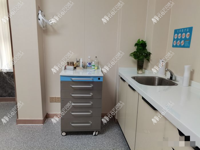 茂名南方口腔门诊部