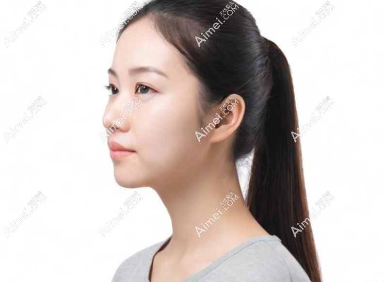 成都李从从在八大处整形医院坐诊!从业经历丰富、患者评价隆鼻精细又自然 成都李从从在八大处整形医院坐诊!从业经历丰富、患者评价隆鼻精细又自然