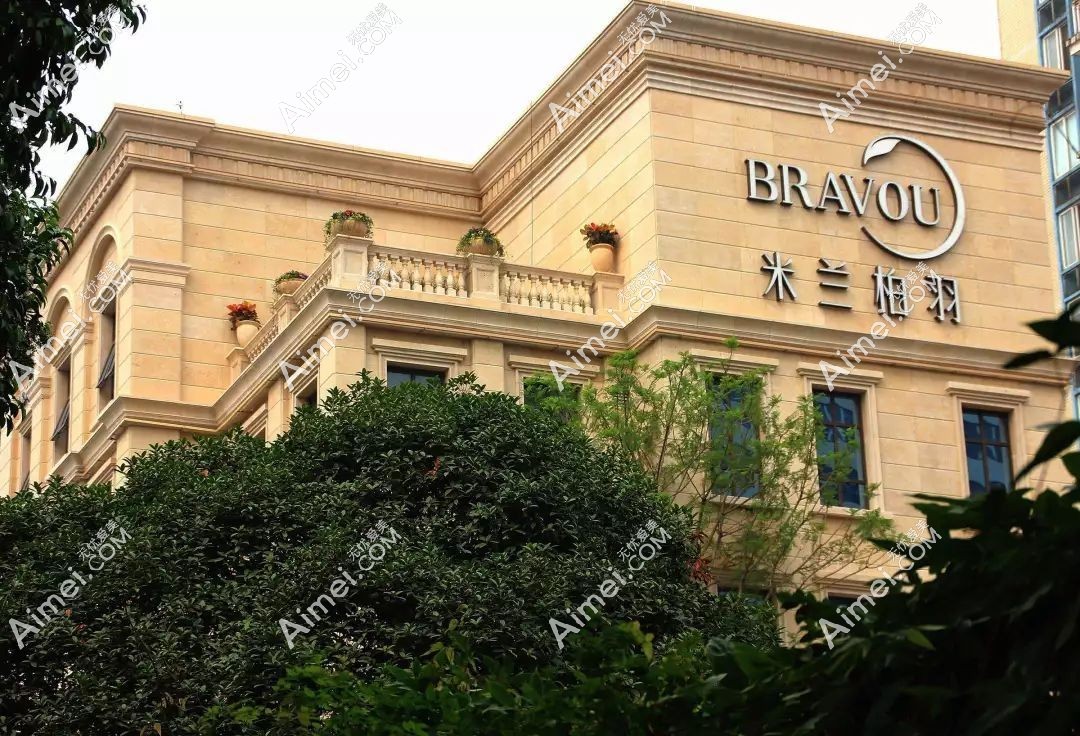 惊!成都米兰柏羽隆胸价格只要19800元起，还是使用内窥镜技术哟