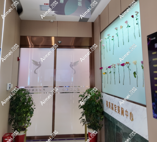 长沙祺美医疗美容隆胸很靠谱，美胸医生团队由肖征刚+李成+黄飞三位领衔，曼托假体3-5w