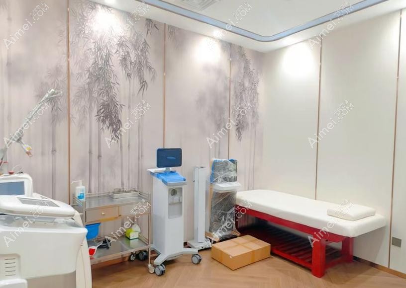 北京美丽之冠医疗美容诊所皮肤诊疗室