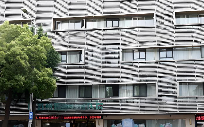 关于李占东医生割双眼皮的情况分析