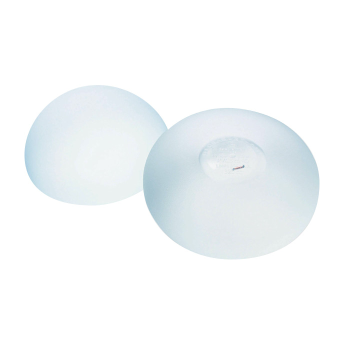 妈妈陪女儿做丰胸手术：假体隆胸的材料选择与风险解析